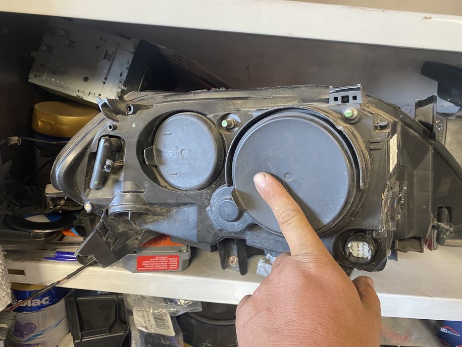 Фар ляв за Lancia Ypsilon ксенон