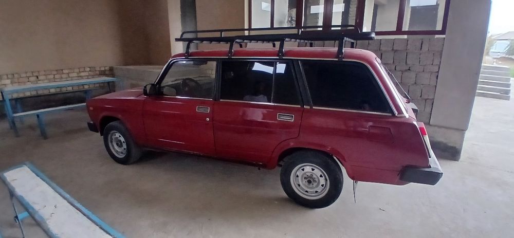 Lada2104  yil:1990 holat:normal gaz:propan  narxi kelishiladi.