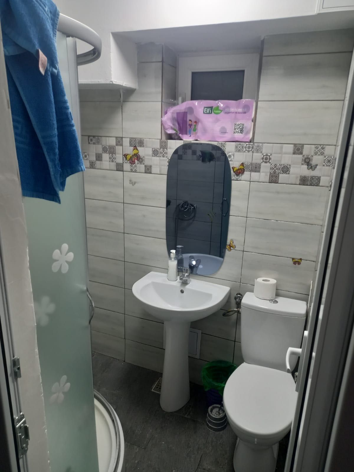 Închiriez apartament cu două camere parter în regim hotelier