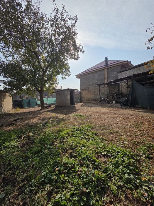 Продаётся  земельный участок  со старым домом.