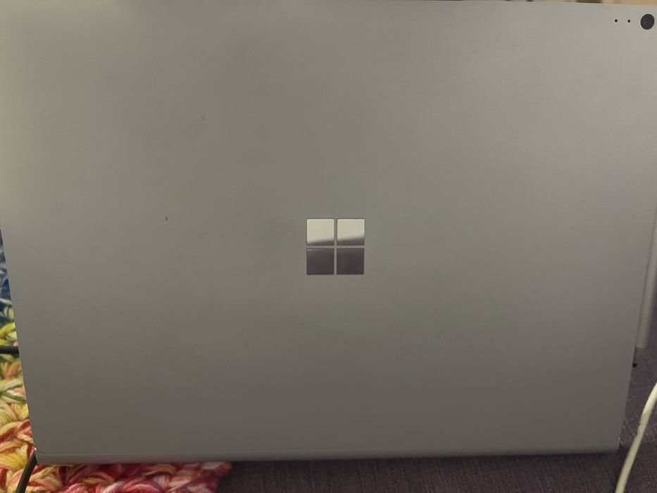 Laptop microsoft Surface book 2 gtx 1050 8gb ram 256gb ssd i7 8650u