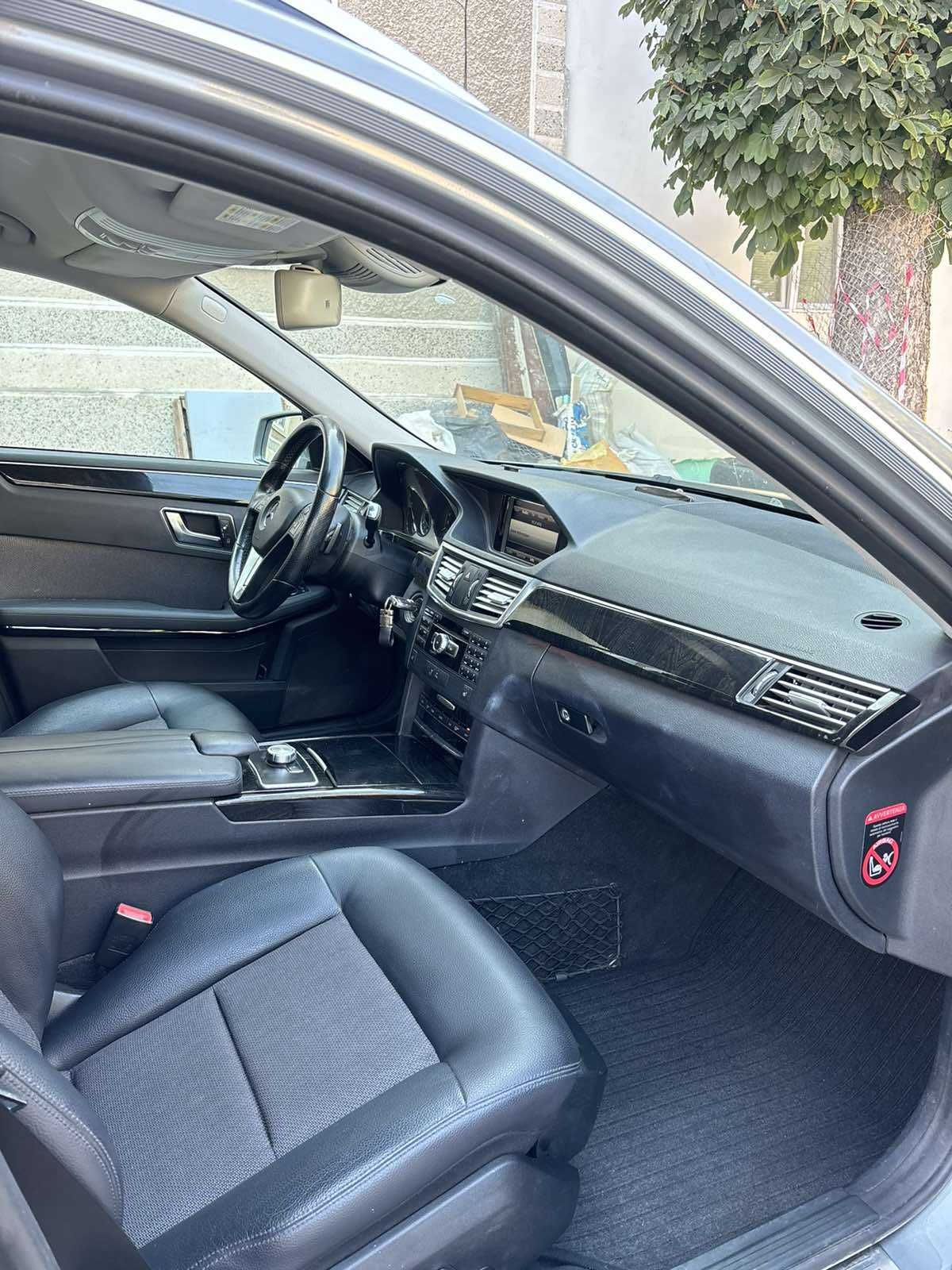 Mercedes-Benz  E 300 Bluetec Hybrid  AMG Pack