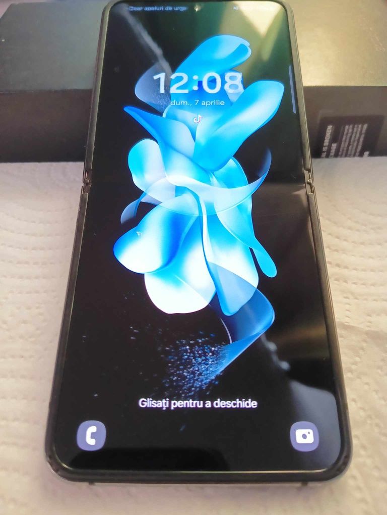 Vând Samsung Galaxy zflip4