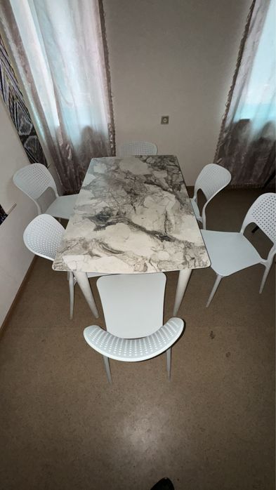 Plasmas stol stul sotiladi devan