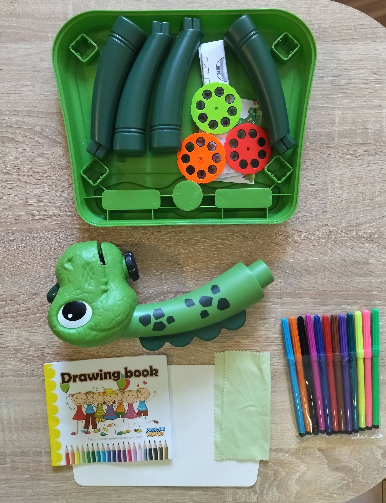 "Игра на думи", "Домино", "Динозаври", "Смятане" (семейни детски игри)