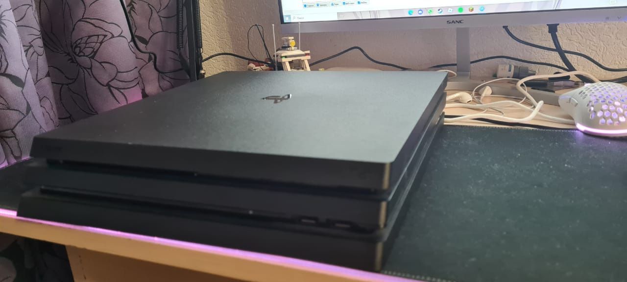 Ps4 pro 8 игр 1TB