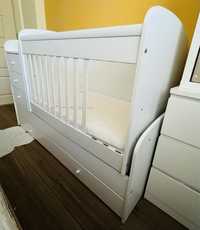 Трансформираща се кошара в детско легло бял цвят 5 броя чекмеджета