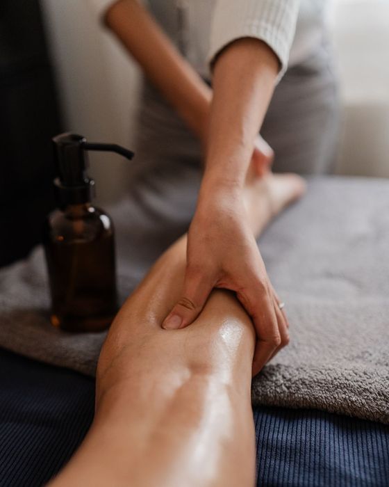 Массаж у себя одна