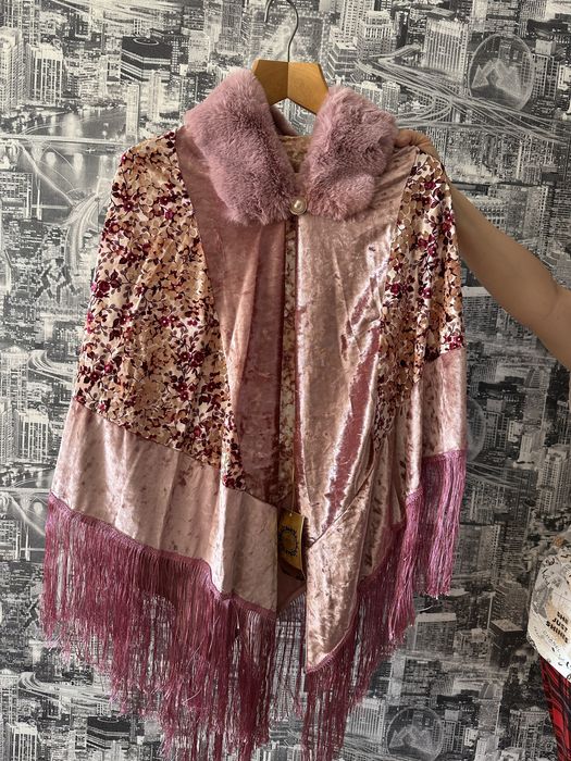 Продвм накидку новую