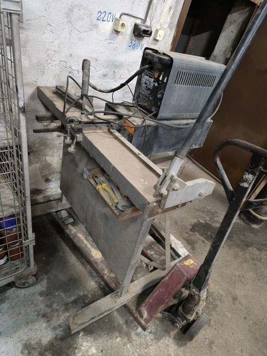 Машина за заваряване и заточване на банцигови ленти