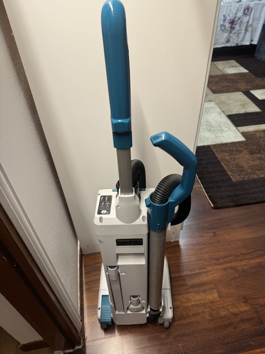 Makita Dvc560PT2 aspirator cu incarcator si 2 bateri