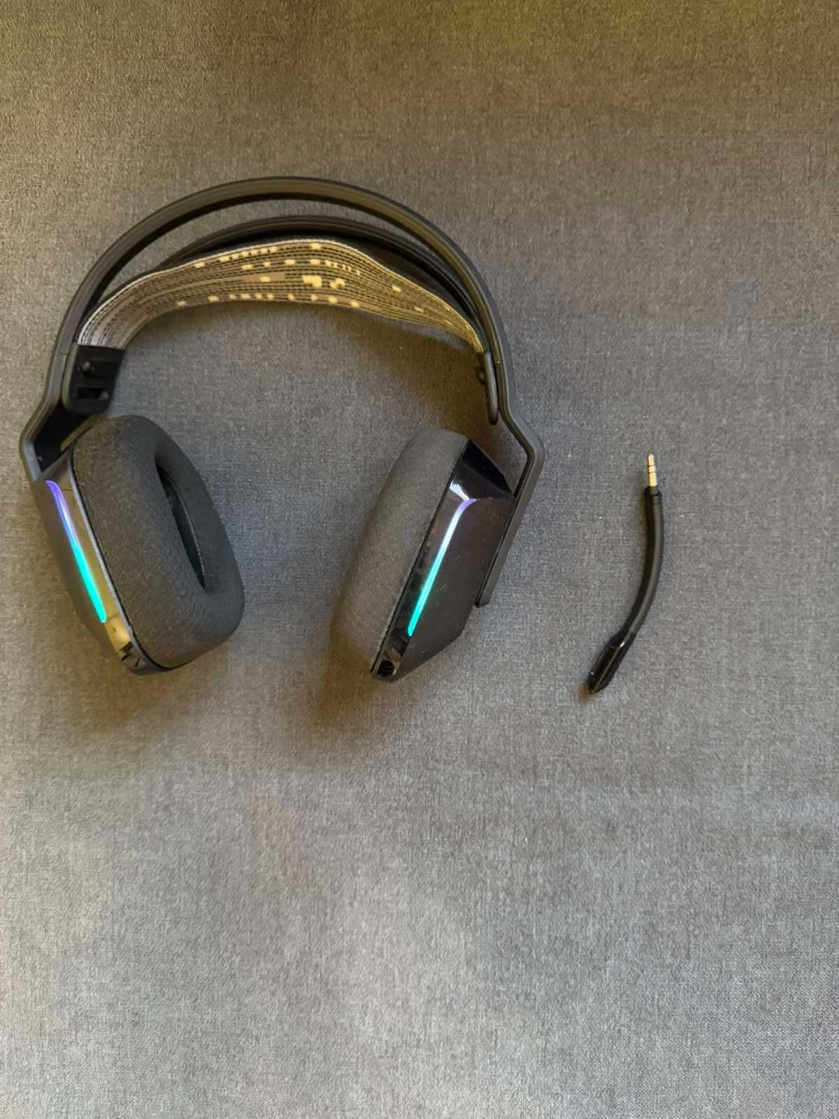Gaming слушалки Logitech G733 (в отлично състояние)