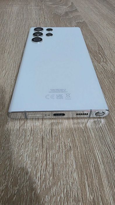 Vand Smatphone Samsung Galaxy S22 Ultra.