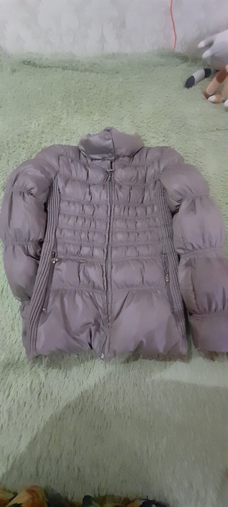 Продам  зимние и осенние куртки на девочку 12-13-14 лет