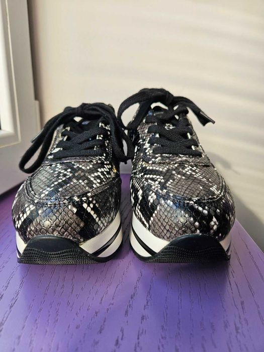 Дамски маратонки GUESS