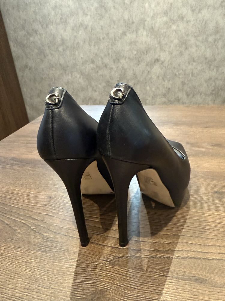 Кожени Обувки на ток Guess, ток 12 см, 35 р