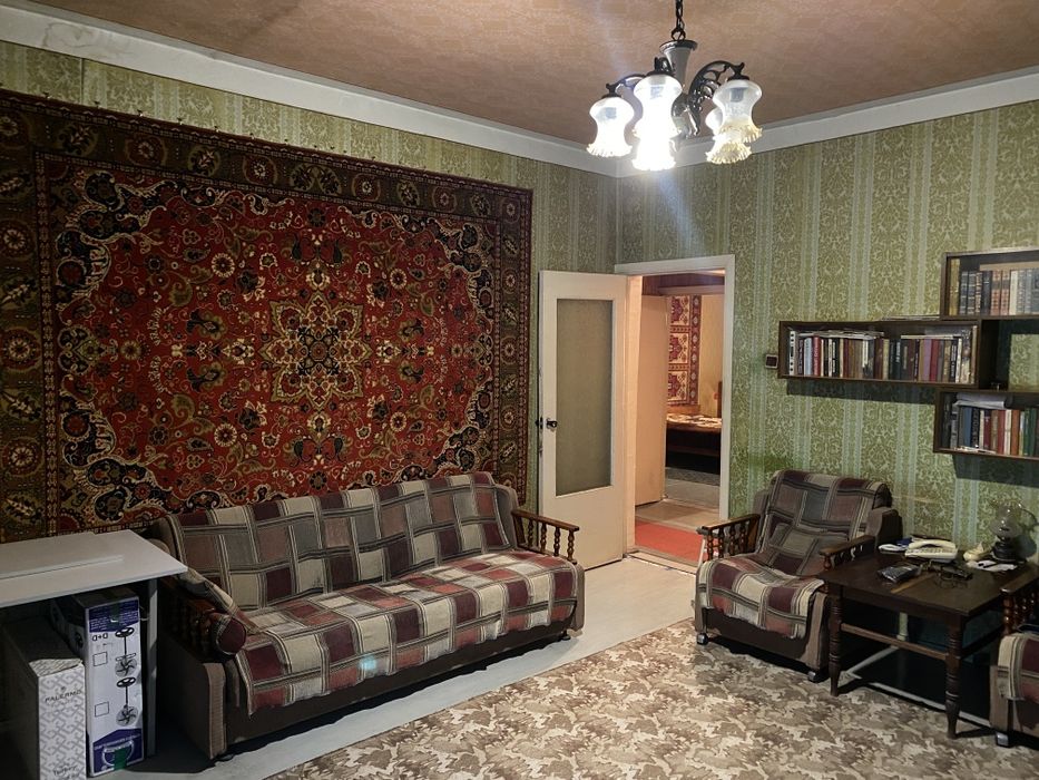 Продаётся срочно Квартира на Боз базаре!