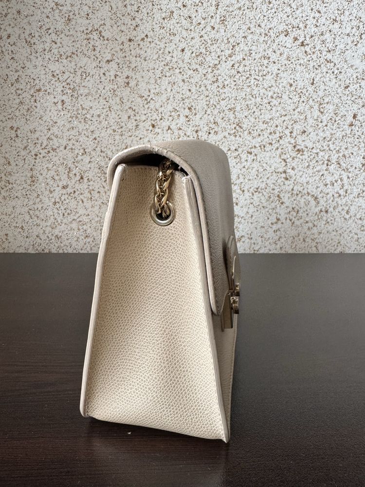 Бежова чанта Furla