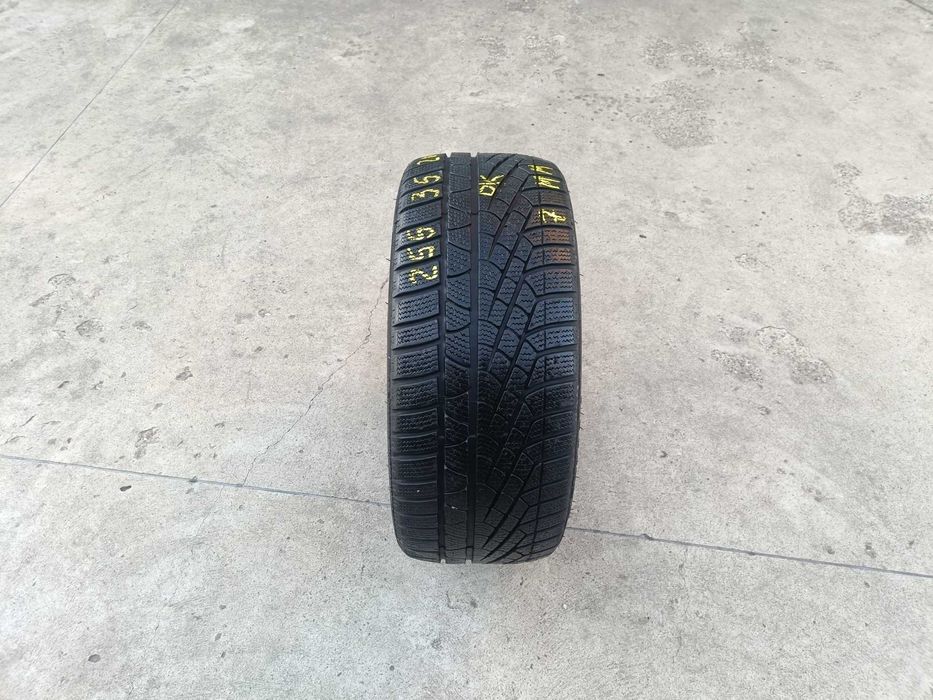 O anvelopa de iarna 255 35 20 pirelli sottozero 2 profil 7 mm