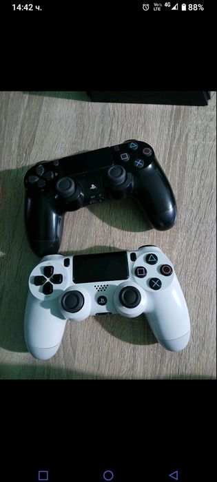Продавам плейстейшън 4