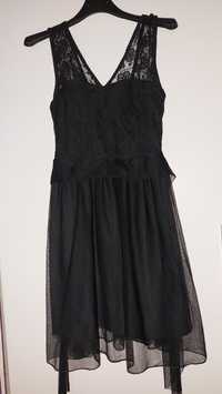 Черна къса рокля с дантела,тюл и вградени подплънки