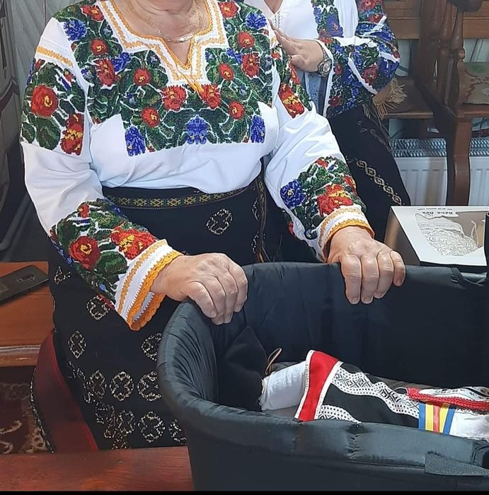 Cămăși populare (ie) cu mărgele