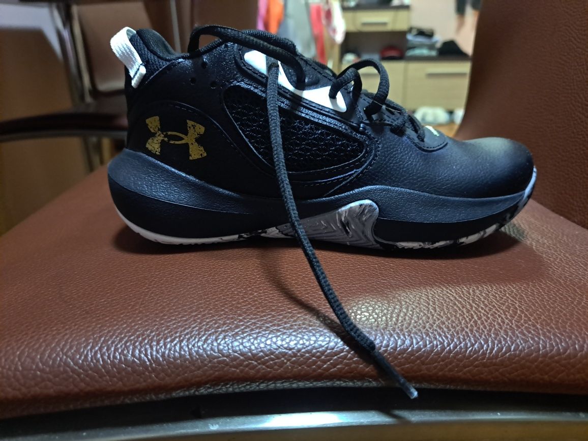 Adidasi dama Under Armour