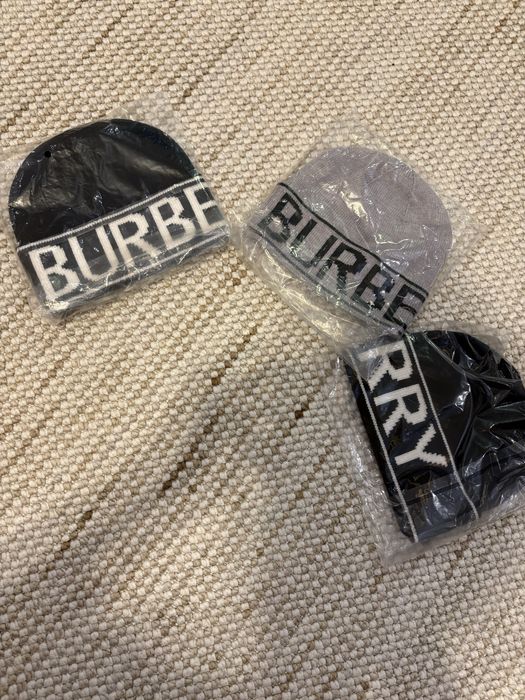 Burberry Шапки (Новые)