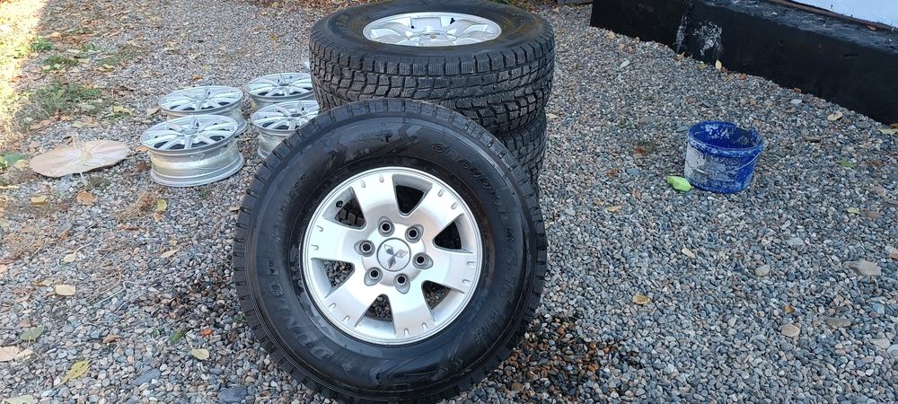 Продам комплект шин с дисками dunlop 275/70 r16