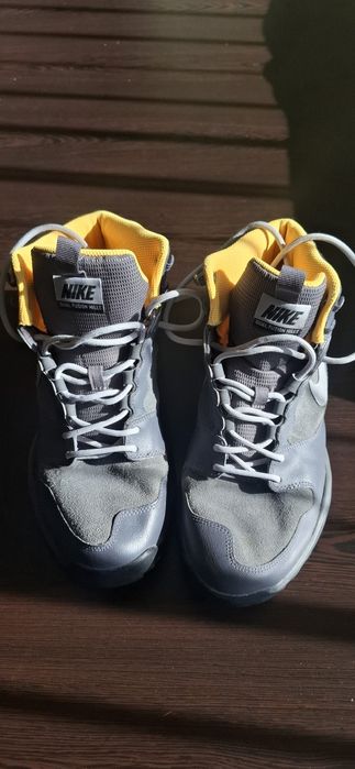 Спортни обувки NIKE