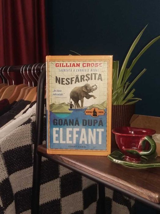 Nesfârșita goană după elefant - Gillian Cross