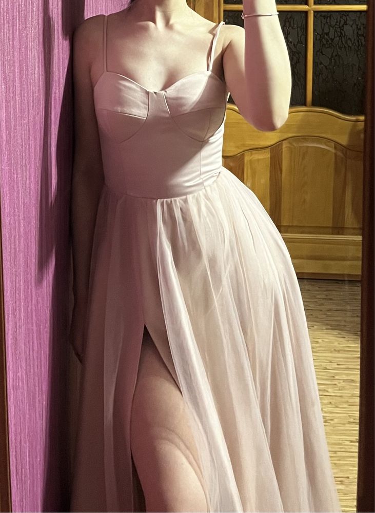 Платье вечернее пудрового цвета