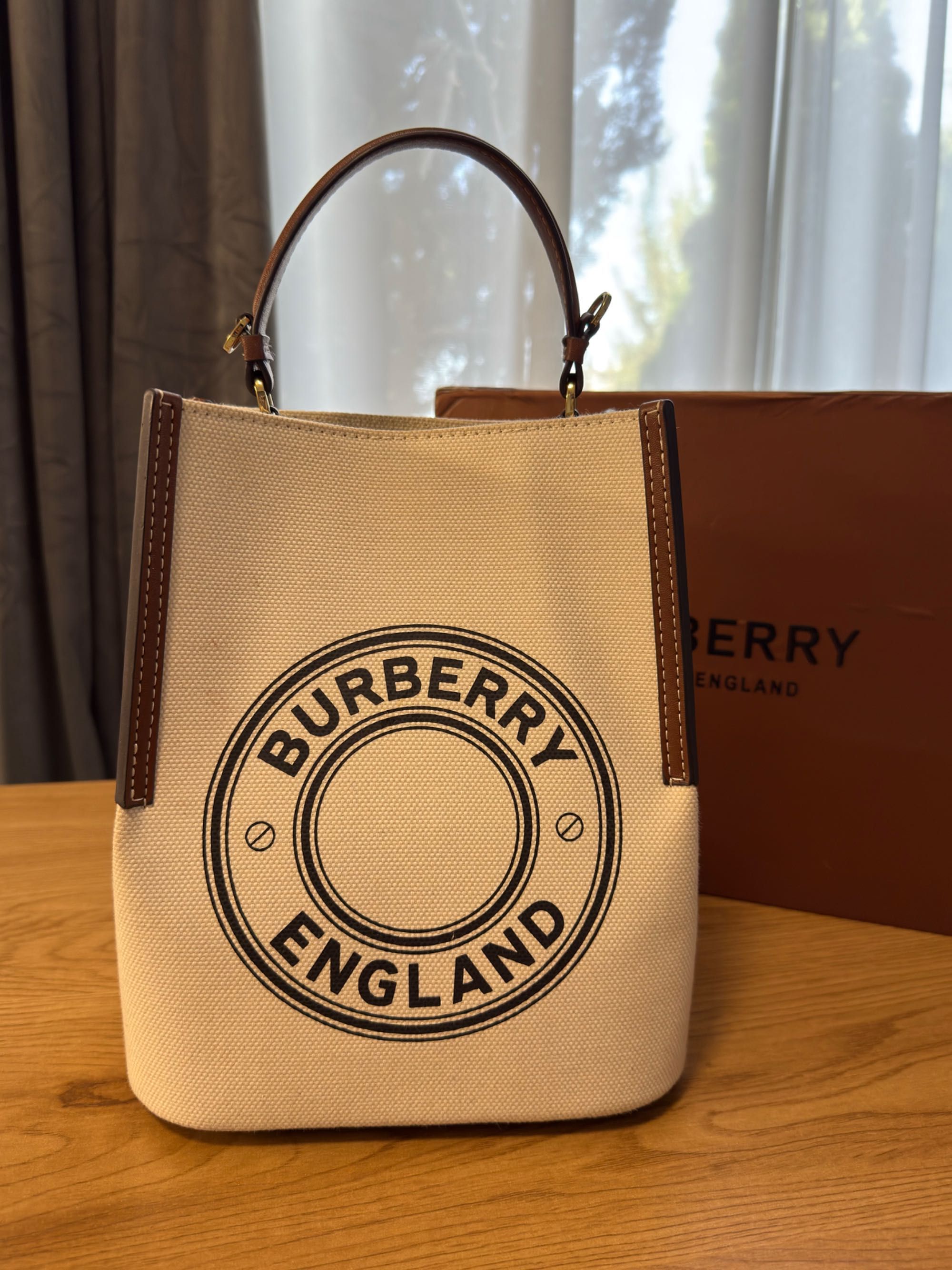 Дамска Чанта Burberryyy**
