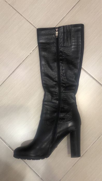 Продаются сапоги женские 39 размер, черные