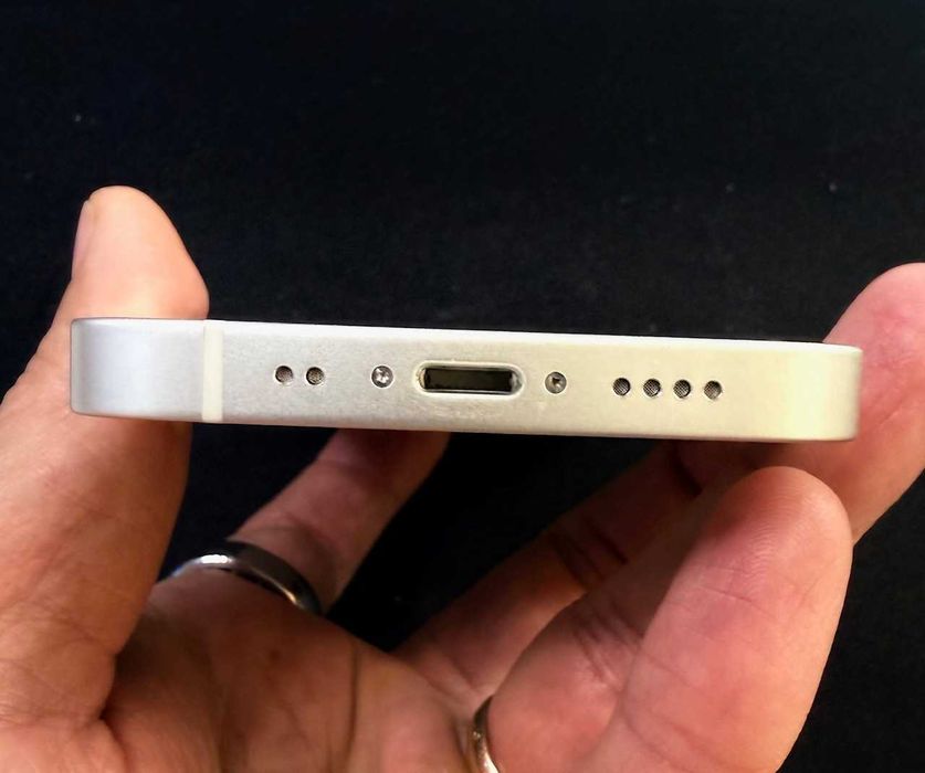 Vând Iphone 13 mini 128GB Starlight (alb) impecabil