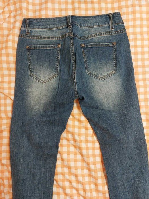 Blugi rupti cu plasa