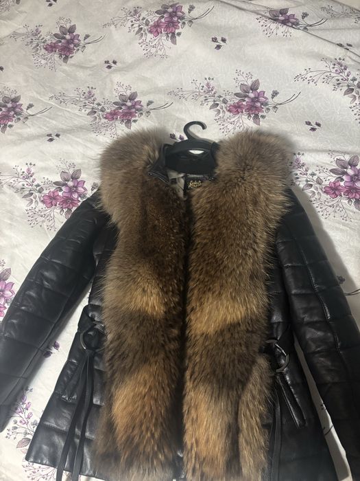 Geaca din piele cu blana naturala . Se poate face si vesta