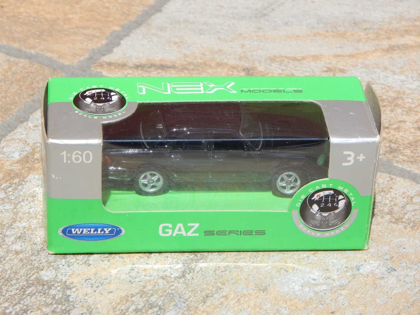 Macheta limuzina GAZ Volga 31105 neagra la cutie scara 1:60