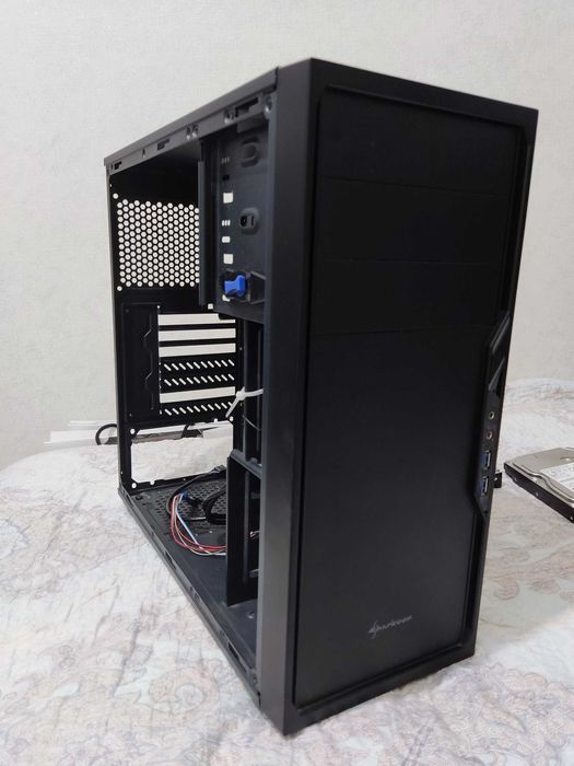 Корпус ПК Sharkoon VS4