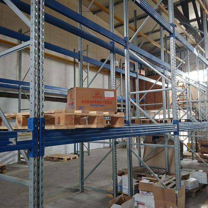 Rafturi metalice pentru paleti