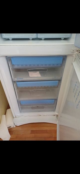 Vând frigider în stare bună și mașină de spălat tot în stare foarte bu