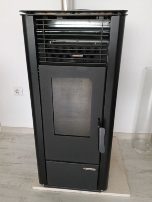 Sobă Matilda peleți 10 kW tip șemineu