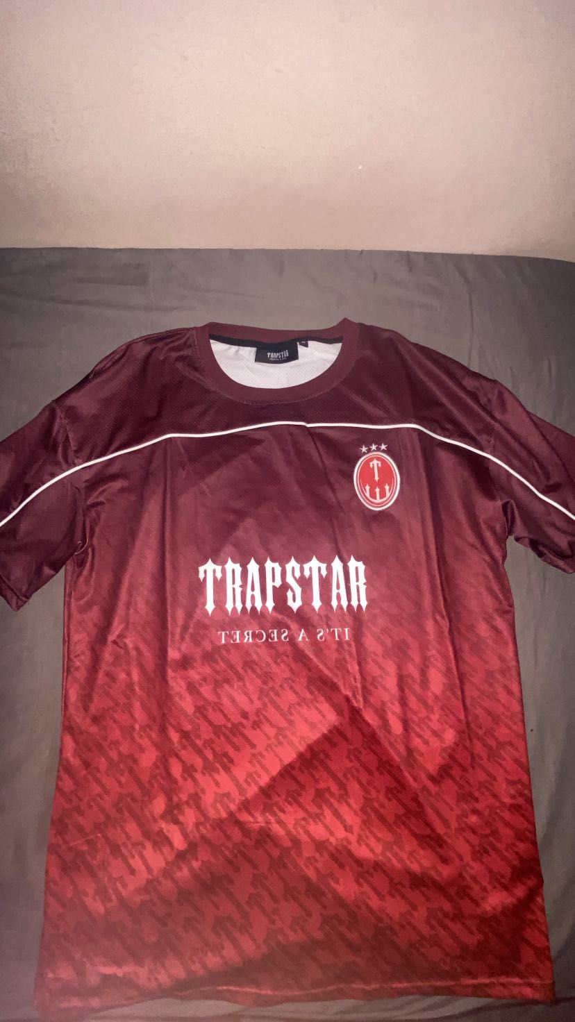 Trapstar jersey. Удобна тениска за лятото.