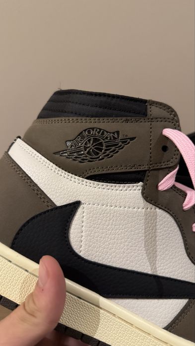 Jordan 1 Travis Scott 42
