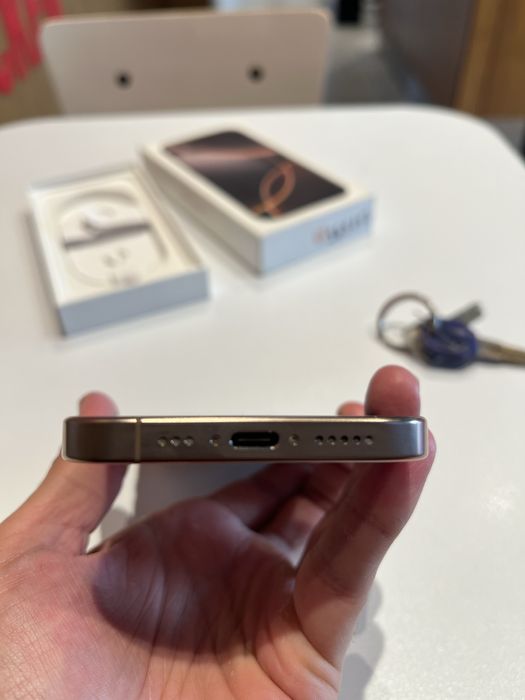 Iphone 16 pro desert