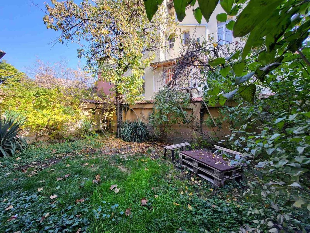 Продава се Етаж от къща в София, Център - 240 кв.м за 1459 €/кв.м - Снимка #2
