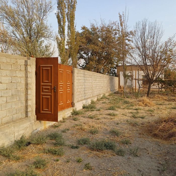 20 сотих ховли сотилади. Тулик шлакоблок билан уралган