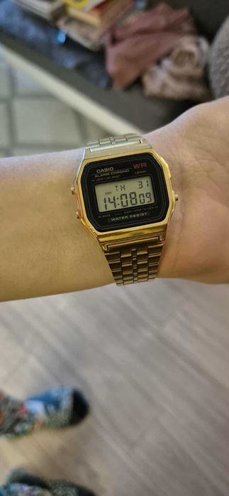 Продавам часовник CASIO