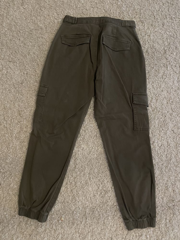 Pantaloni cargo zara