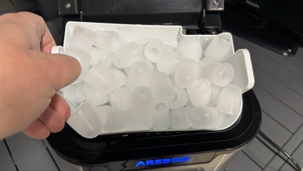 Aparat de facut cuburi de gheata . 12 kg pe zi